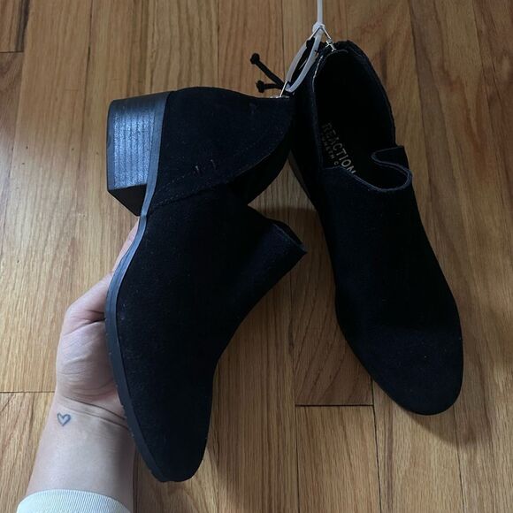 Kenneth Cole reaction | Side Skip Ankle Bootie - Picture 7 of 9